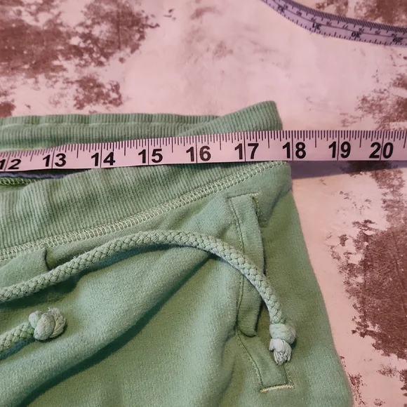 Abercrombie & Fitch Women's NY Athletic Short Shorts. Size: L